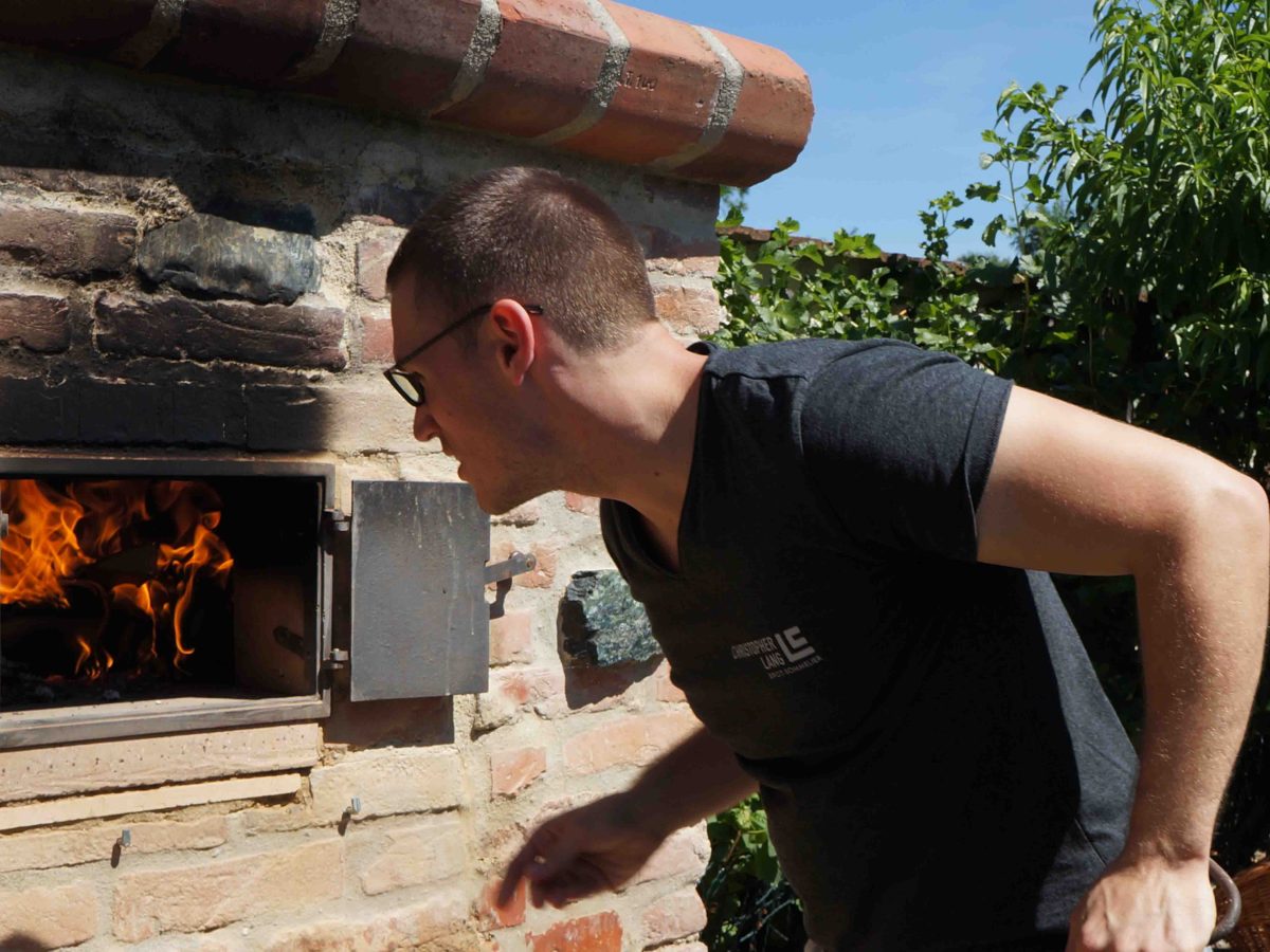 Traditionelles Backen im&nbsp;Holzbackofen
